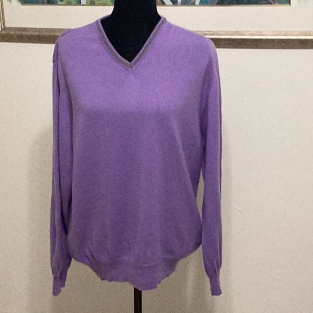 Cashmere Classic Purple V-Neck Sweater made in Italy by Enzo Mantovani Unisex